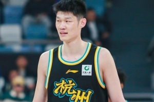 电竞世界杯-朱彦硕：胡金秋没什么特别的招式 但他的完成度都很高 练得很纯熟