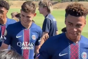 ewc-巴黎球星拜访俱乐部的美国青训学院，与小孩子们见面&amp;一起训练