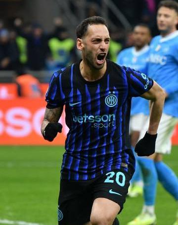 ewc电竞世界杯-恰尔汗伤得正是时候？国米管理层被推上风口浪尖，解决方案猜想！