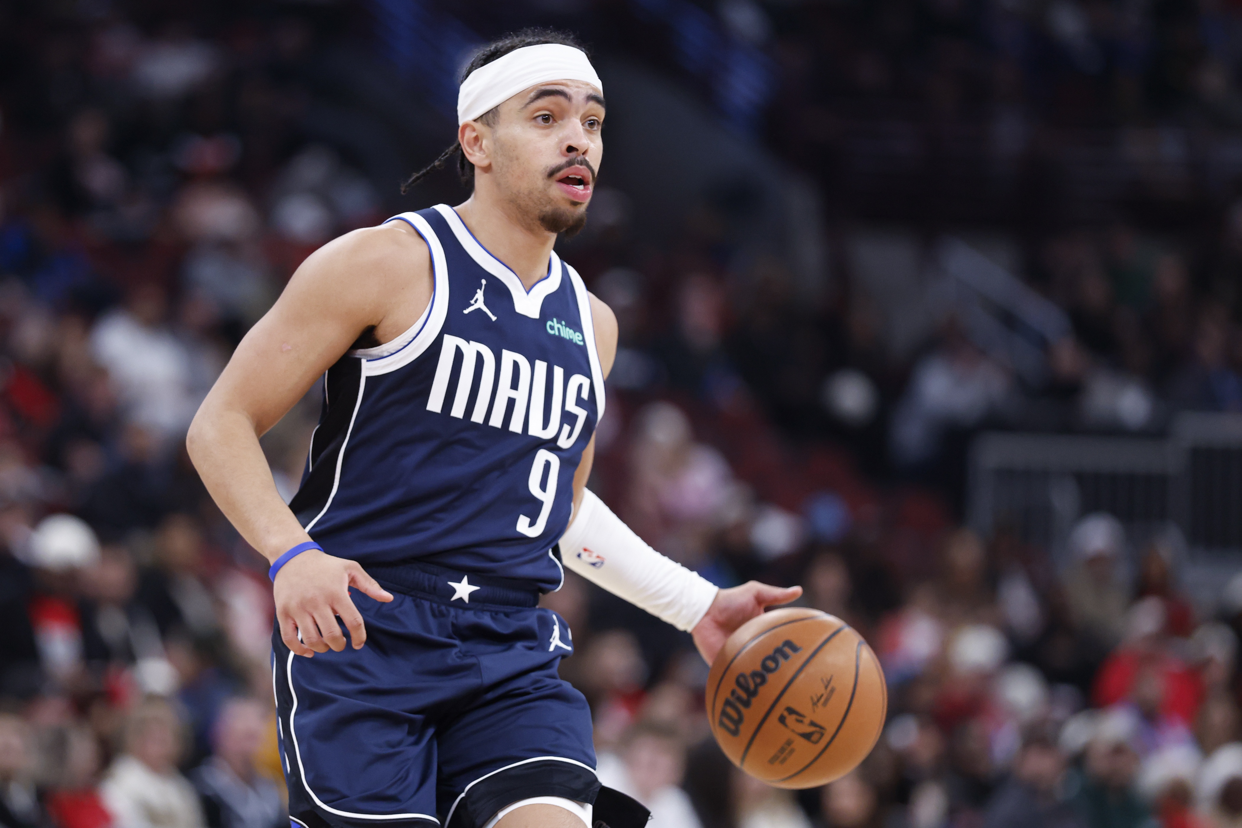 ewc-希望没事！瑞安·内姆哈德拼抢中倒地 一瘸一拐走下场