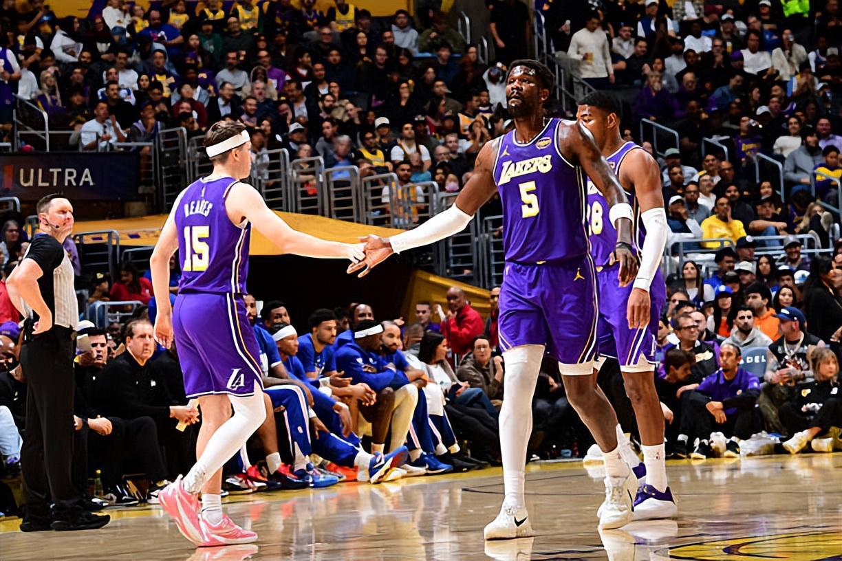 ewc-被恩比德各种打爆！湖人先发中锋突然间在防守端失去了自信心？